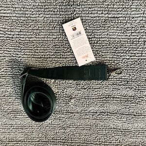 LUG 1.5 Webbed Strap - NWT
Color: Wickedly Green